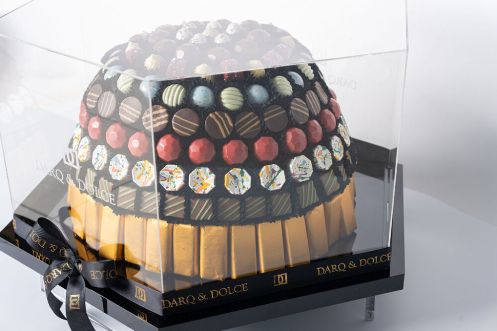 DARQ & DOLCE Modern Hexa Tray Chocolate Arrangement-3 kg - Image 4