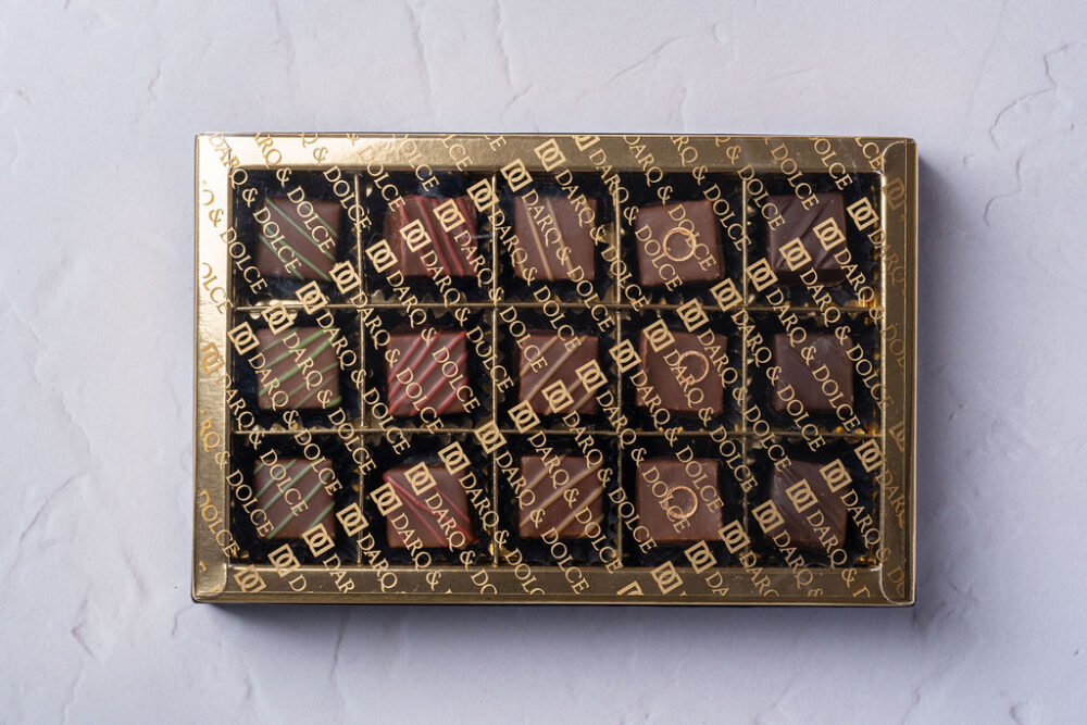 Petite box with 15 Pcs Artisan Chocolates (Assortment 3) - Image 3