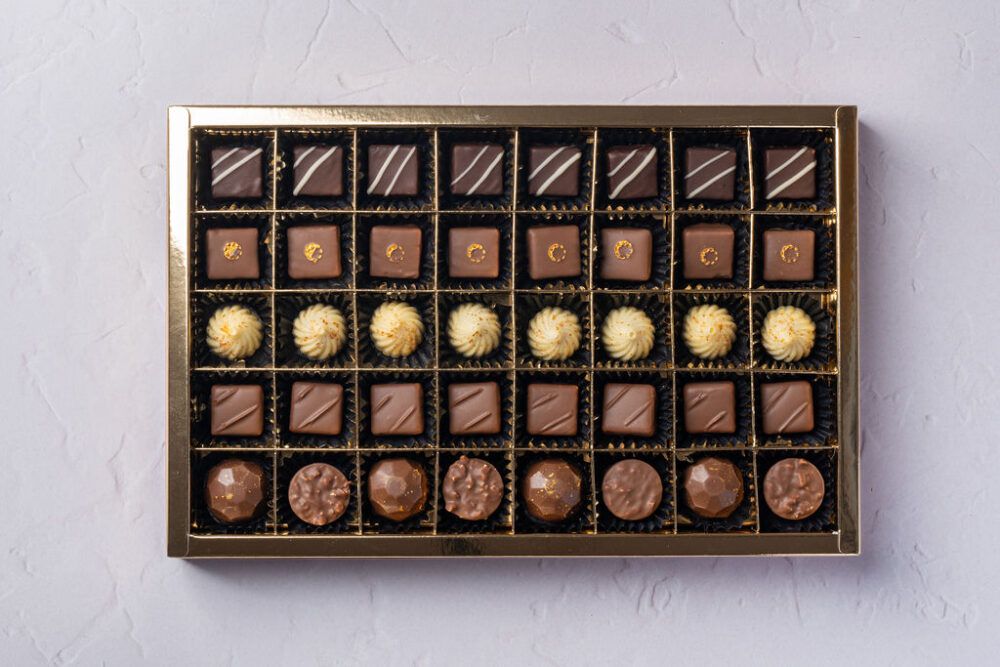 Elite box with 40 Pcs Artisan Chocolates (Assortment 1) - Image 2