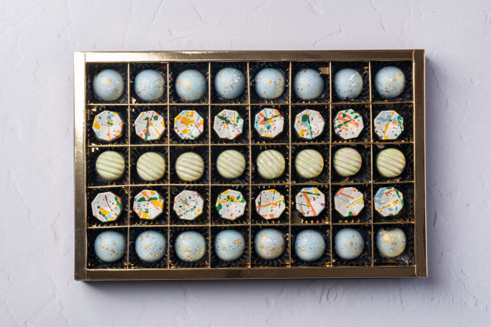 Elite box with 40 Pcs Artisan Chocolates (Assortment 3) - Image 2