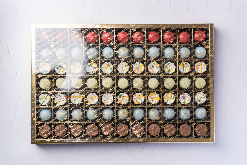 Grande box with 77 Pcs Artisan Chocolates (Assortment 2) - Image 3