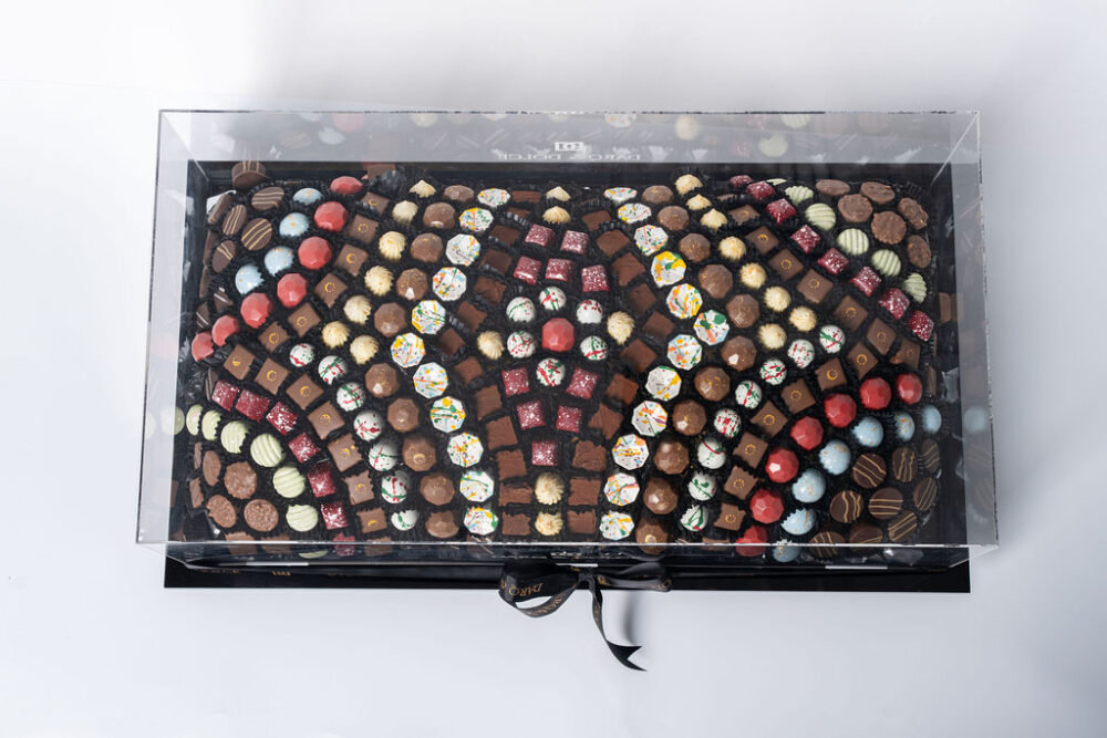 DARQ & DOLCE Modern Recta Tray Chocolate Arrangement-3.6 Kg - Image 3