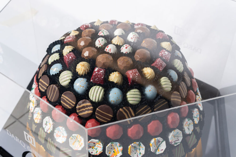 DARQ & DOLCE Modern Hexa Tray Chocolate Arrangement-3 kg - Image 3