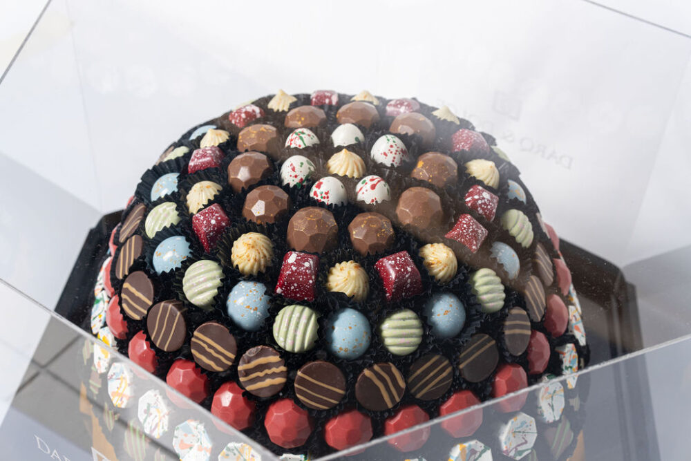 DARQ & DOLCE Modern Hexa Tray Chocolate Arrangement-3 kg - Image 2